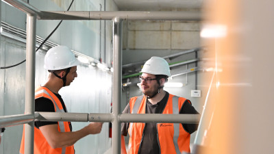 Equans Leon onder de brug elektrotechiek techniek zeeland goflex bbl