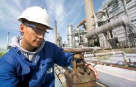 Wie leidt de opleider op?