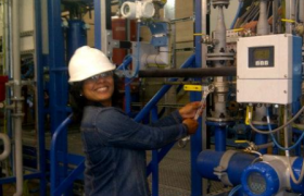 Tanja Jadnanansing op bezoek bij private techniekopleiders